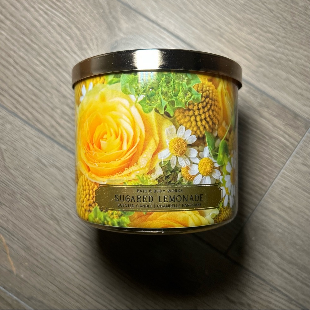 New Bath & Body Works 3-Wick Candle in Sugared Lemonade - Picture 2 of 4